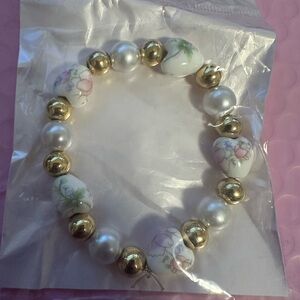 Gold and White Floral Single Heart Bracelet